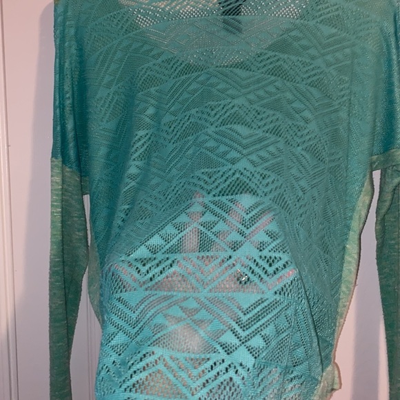 Large top - Picture 3 of 3